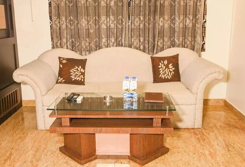 Hotelli Ravisha Continental