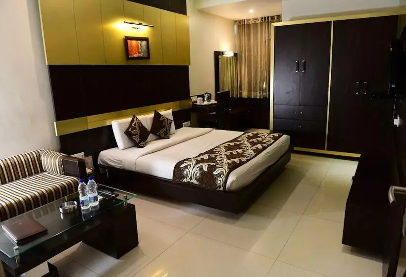 Hotelli Ravisha Continental