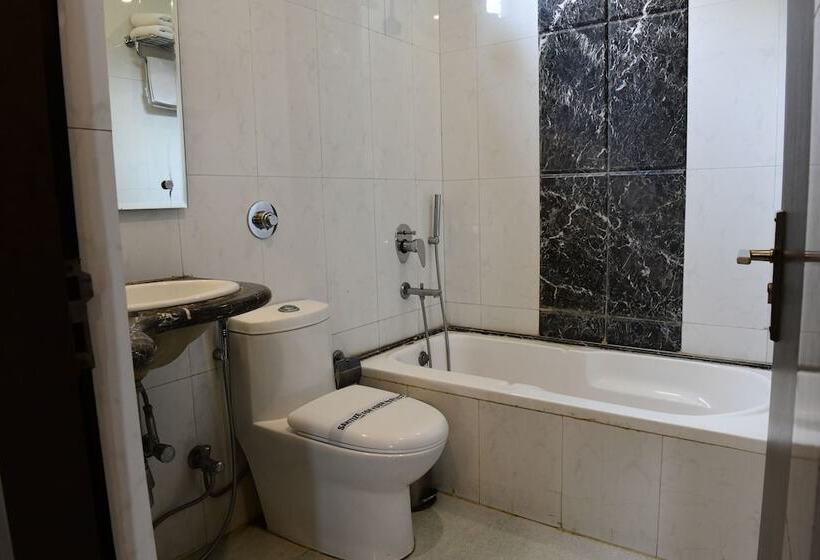 בית מלון כפרי Ravisha Continental