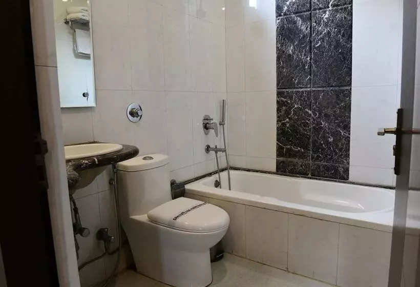 Hotelli Ravisha Continental