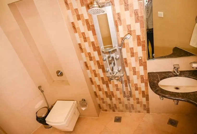 Hotelli Ravisha Continental