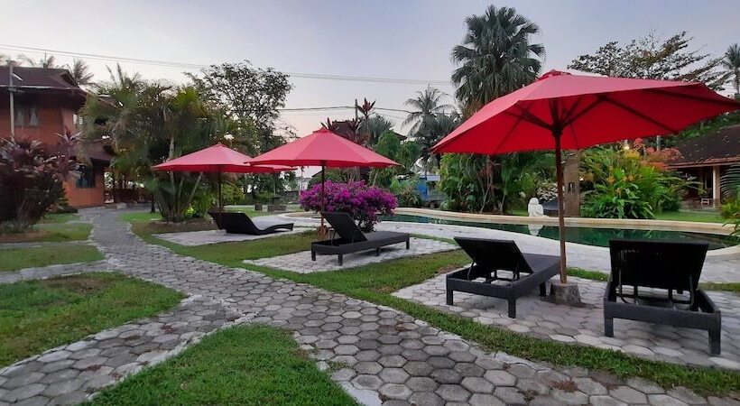 تختخواب و صبحانه Besar Bulan Baru   Senggigi