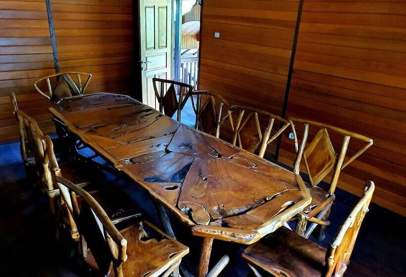 تختخواب و صبحانه Besar Bulan Baru   Senggigi