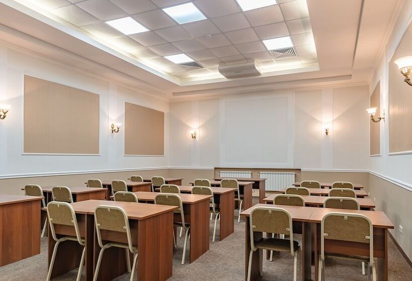 هتل Cronwell Park Nika