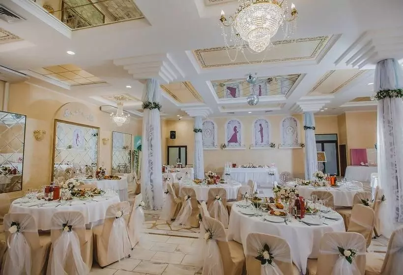 هتل Cronwell Park Nika