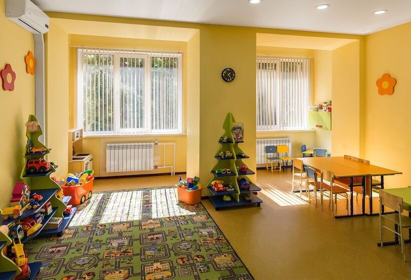 هتل Cronwell Park Nika