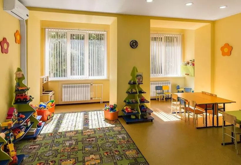 هتل Cronwell Park Nika