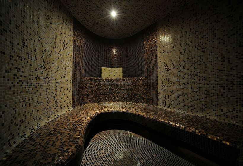 هتل Cronwell Park Nika