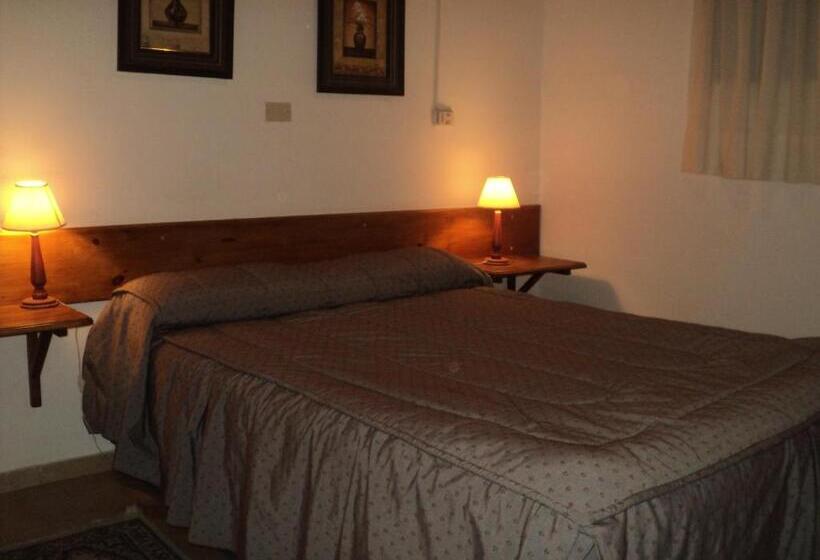 هتل Hosteria Sueños Dorados