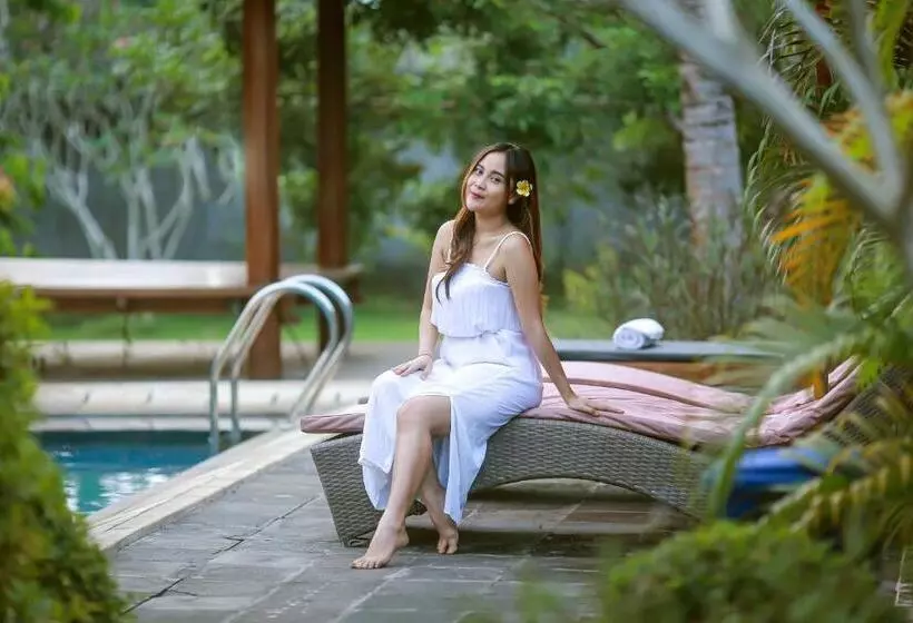 Hotelli Orange Balangan Bungalow