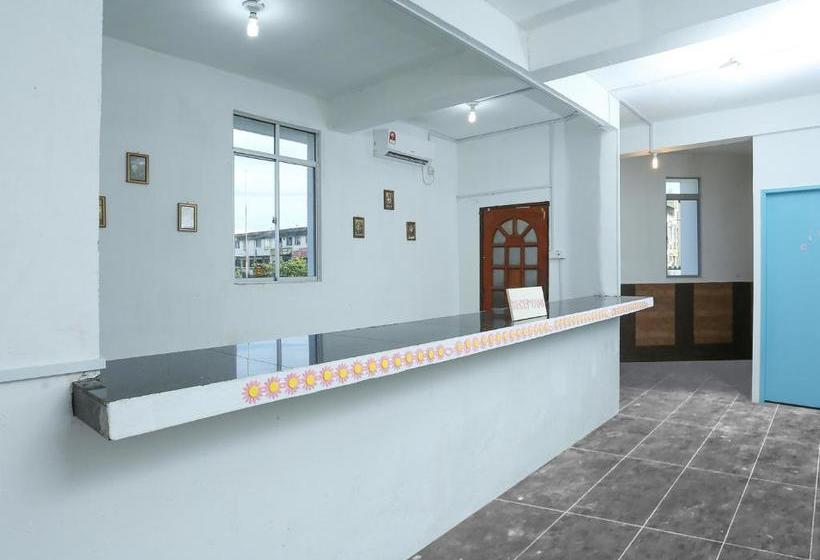 בית מלון כפרי Oyo 44112 Darvel Bay Travelodge