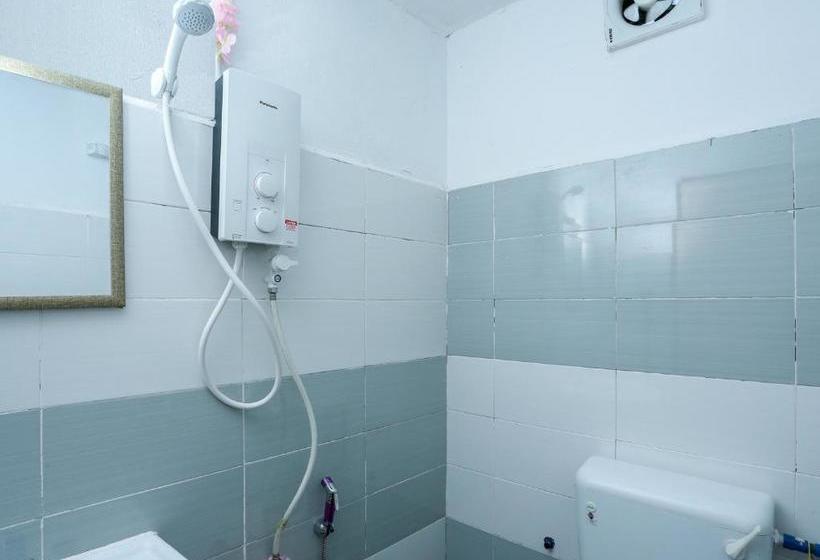 בית מלון כפרי Oyo 44112 Darvel Bay Travelodge