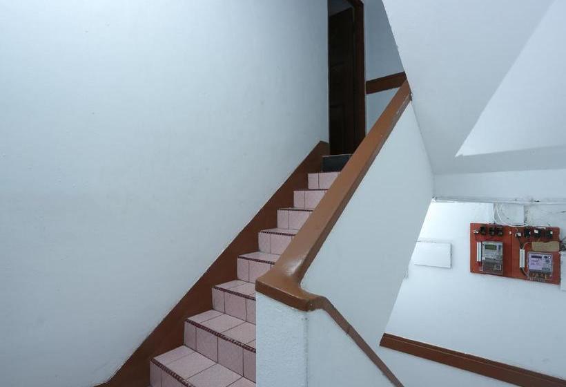 בית מלון כפרי Oyo 44112 Darvel Bay Travelodge