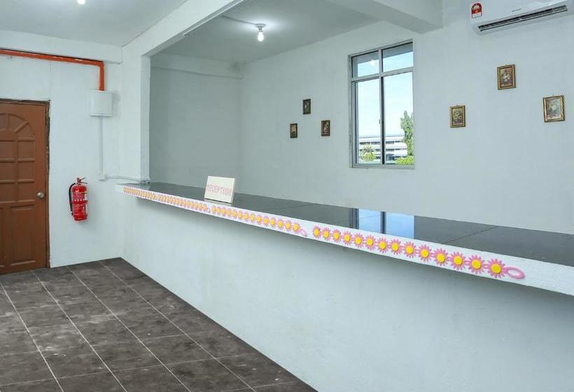 בית מלון כפרי Oyo 44112 Darvel Bay Travelodge