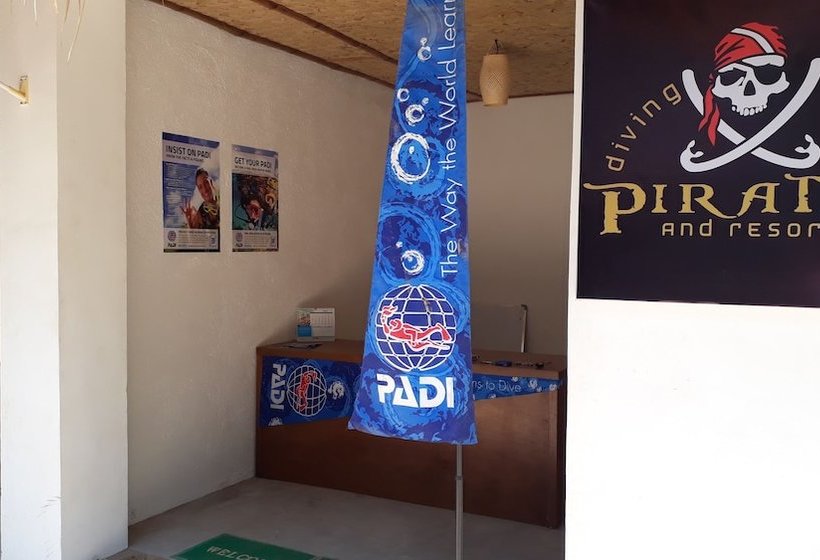 בית מלון כפרי Pirates Diving Resort