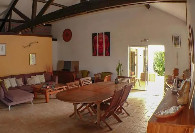 تختخواب و صبحانه Bouddha Villa