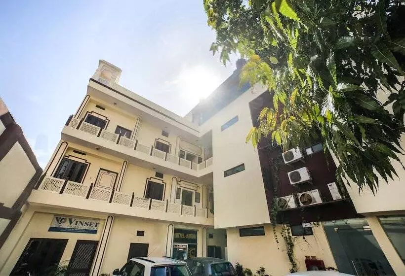 هتل Anshu By Oyo Rooms