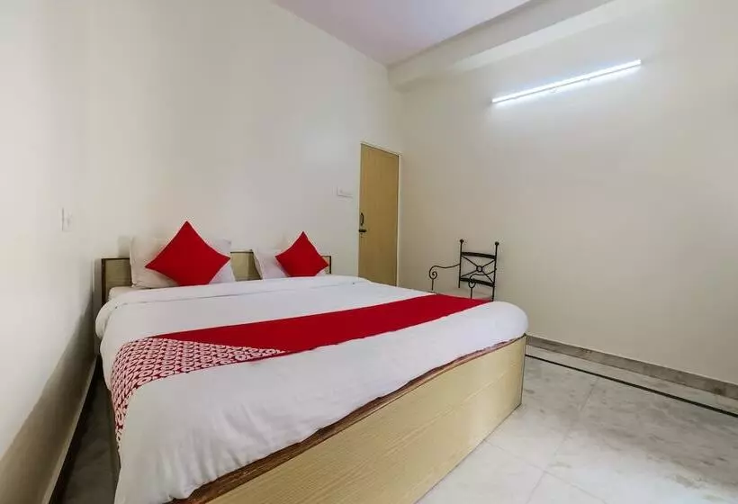 هتل Anshu By Oyo Rooms