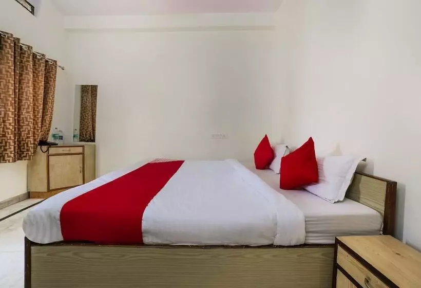 هتل Anshu By Oyo Rooms