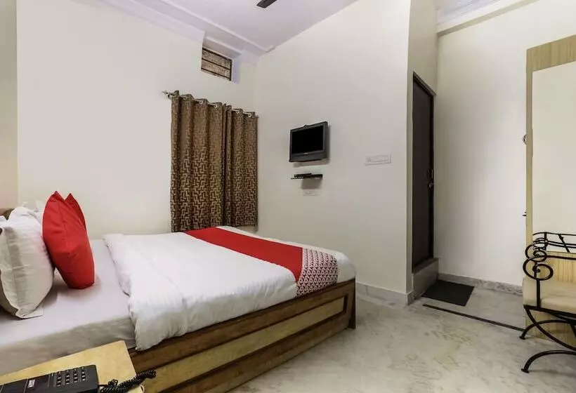 هتل Anshu By Oyo Rooms
