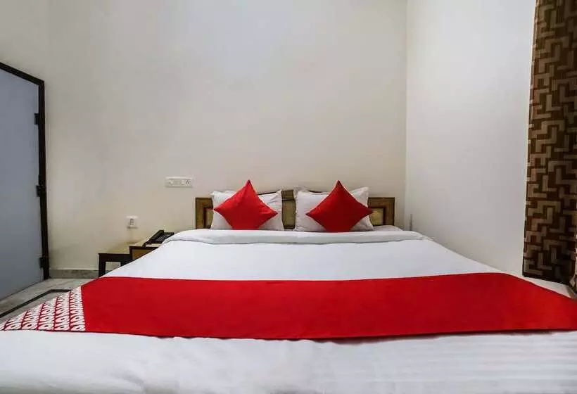 هتل Anshu By Oyo Rooms