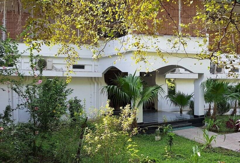 هتل De Meadows Resort