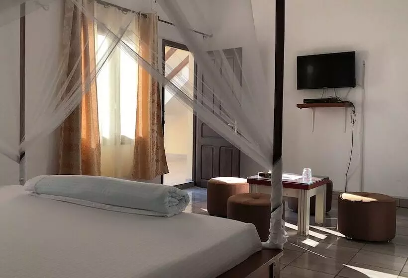 هتل Restaurant Les Cocotiers Morondava
