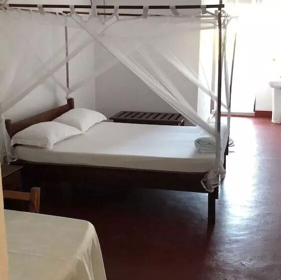 هتل Restaurant Les Cocotiers Morondava