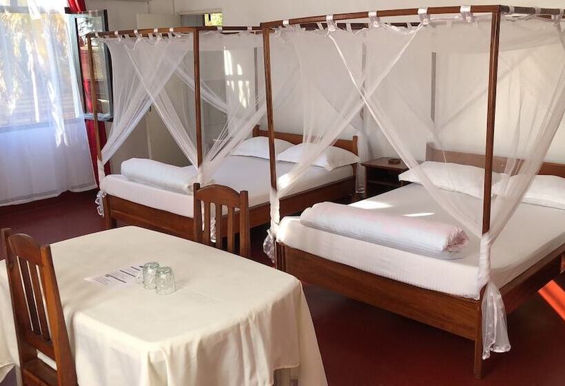 هتل Restaurant Les Cocotiers Morondava