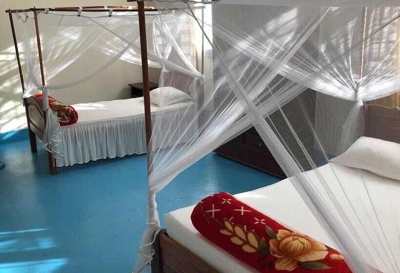 هتل Restaurant Les Cocotiers Morondava