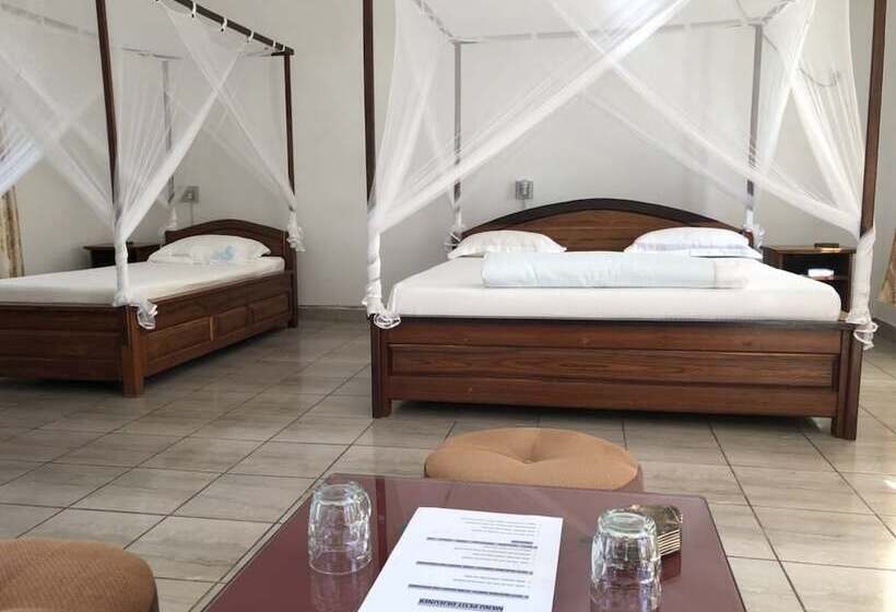 هتل Restaurant Les Cocotiers Morondava