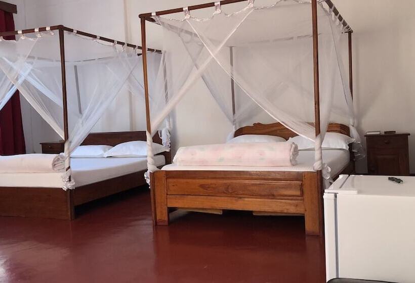 هتل Restaurant Les Cocotiers Morondava