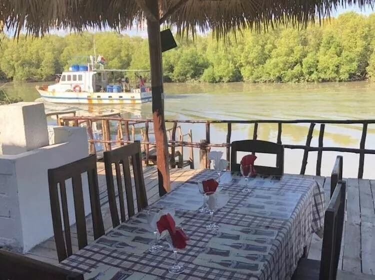 هتل Restaurant Les Cocotiers Morondava