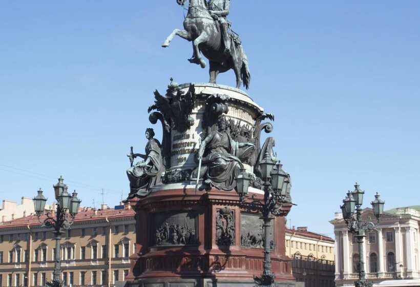 Sunny World Dekabristov Hostel