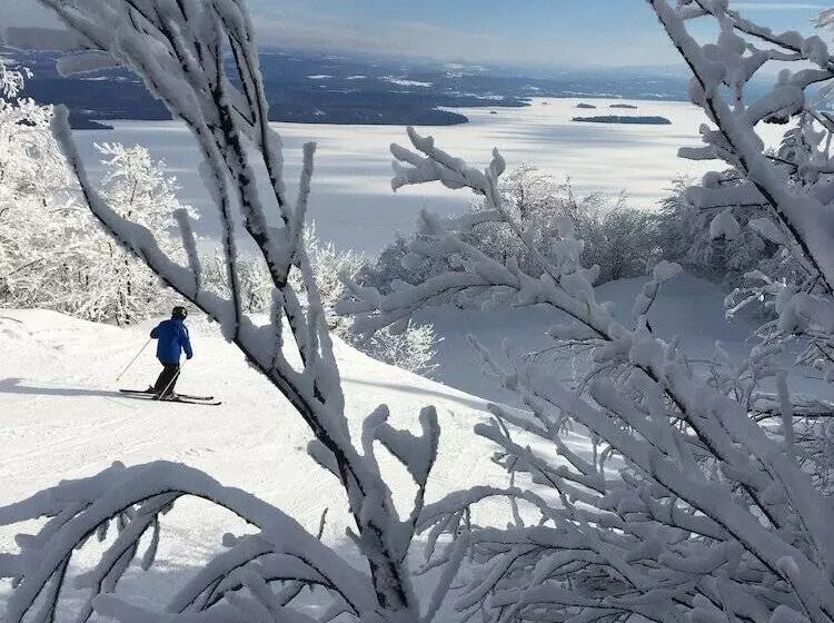 ベッドアンドブレックファースト La Maison De Ville Bed & Bistro