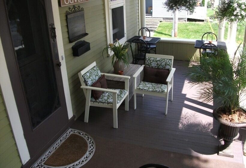 住宿加早餐  La Maison De Ville   Bed & Bistro