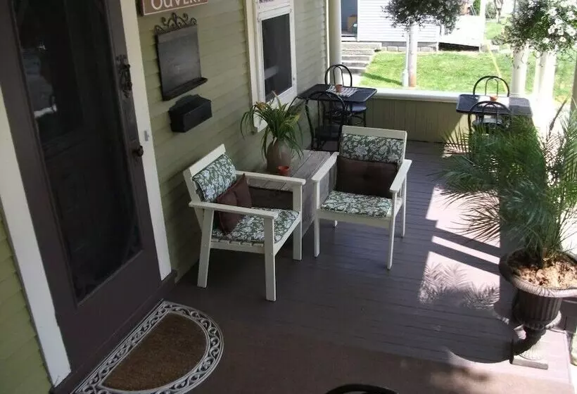 ベッドアンドブレックファースト La Maison De Ville Bed & Bistro