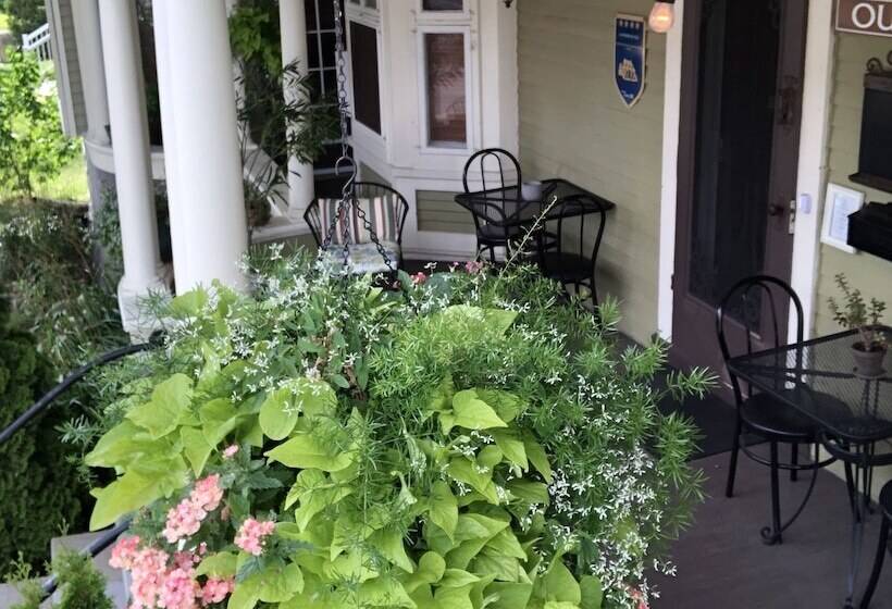 住宿加早餐  La Maison De Ville   Bed & Bistro