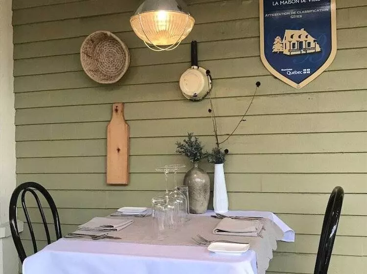 ベッドアンドブレックファースト La Maison De Ville Bed & Bistro