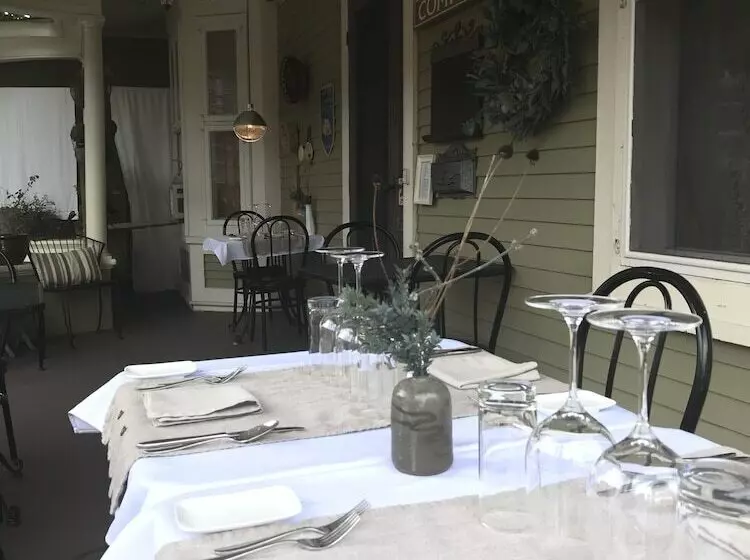 ベッドアンドブレックファースト La Maison De Ville Bed & Bistro