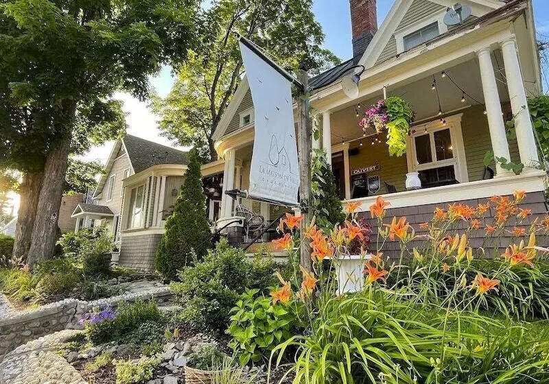 ベッドアンドブレックファースト La Maison De Ville Bed & Bistro