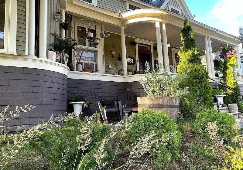 ベッドアンドブレックファースト La Maison De Ville Bed & Bistro