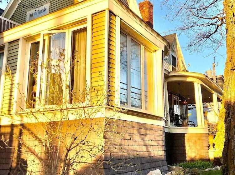 住宿加早餐  La Maison De Ville   Bed & Bistro