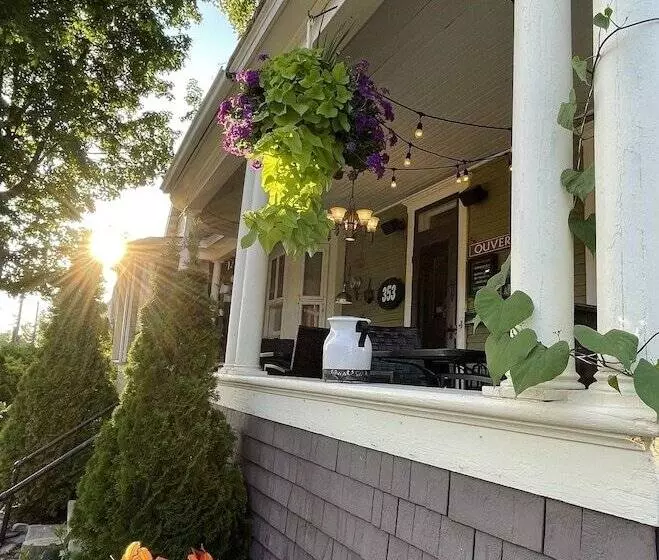 ベッドアンドブレックファースト La Maison De Ville Bed & Bistro