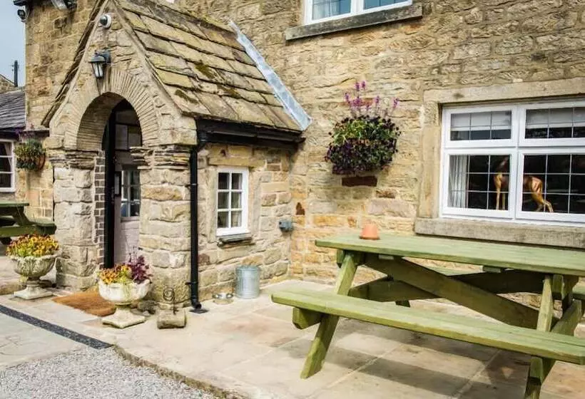 Hostelli The Sawley Arms