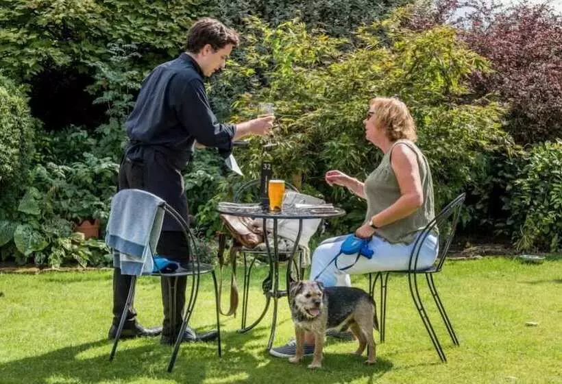 Hostelli The Sawley Arms