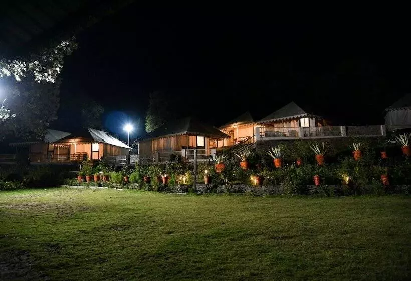 ホテル Charekh Food & Forest Resort