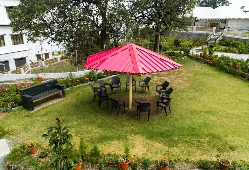 ホテル Charekh Food & Forest Resort