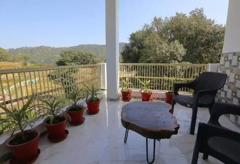 ホテル Charekh Food & Forest Resort