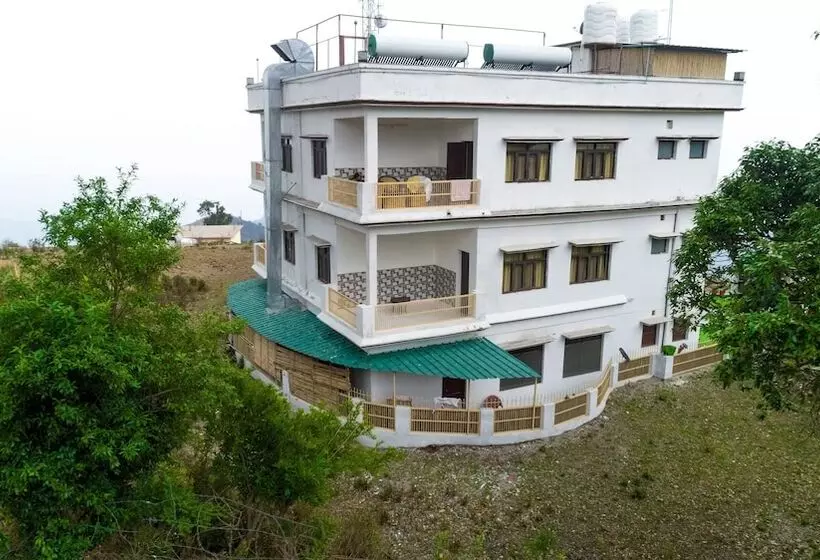 ホテル Charekh Food & Forest Resort